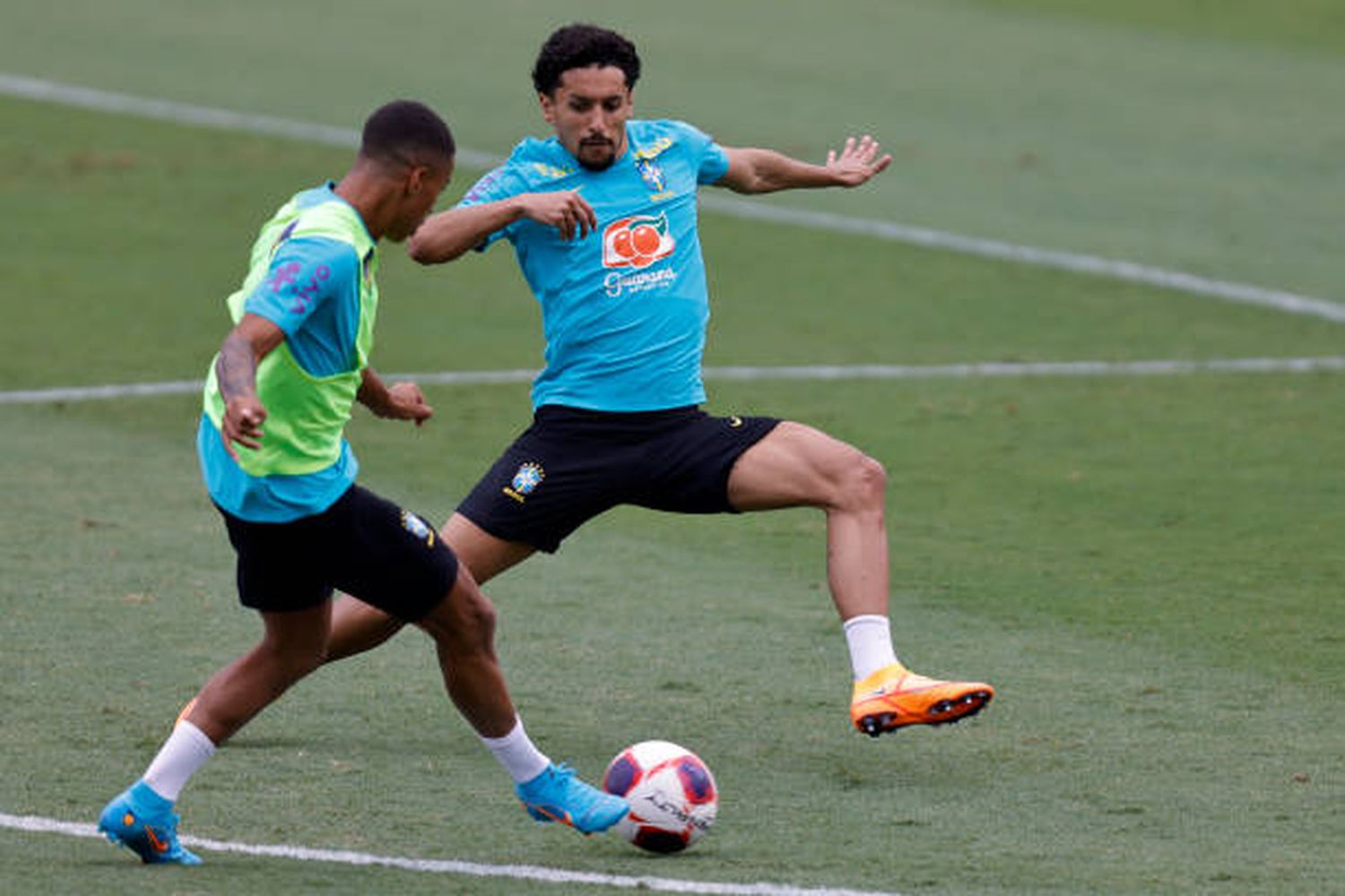 Brasil cierra en la altura