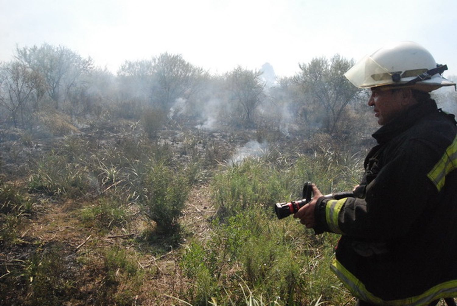 En cuatro horas, los Bomberos acudieron a sofocar cinco incendios