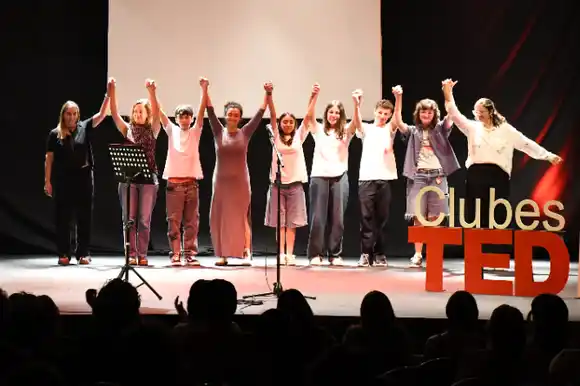 Seis estudiantes de la Secundaria Municipal ofrecieron las Charlas “Ted-Ed”