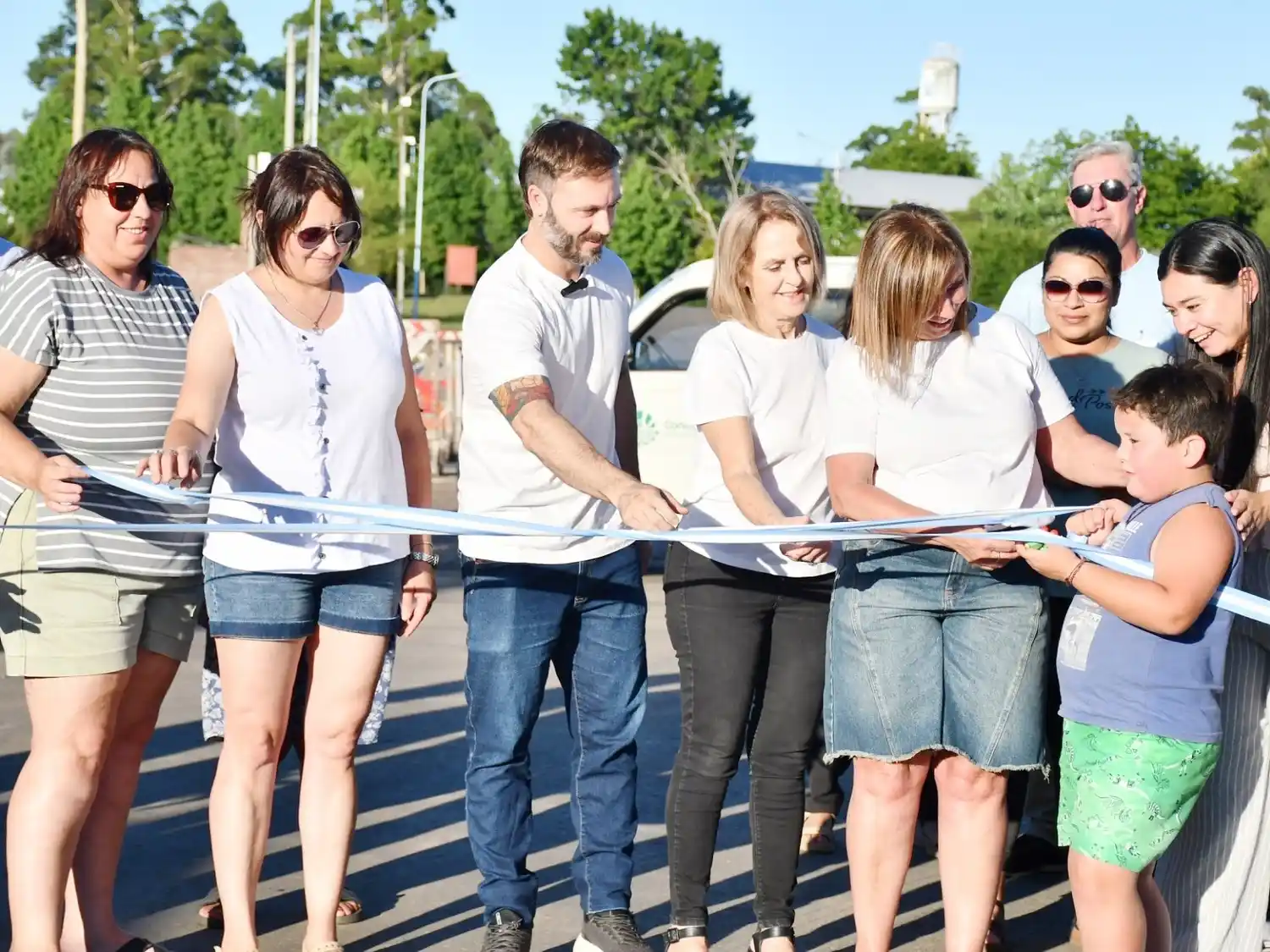 El Intendente Azcué inauguró la obra de repavimentación de calle Juventud Unida de Benito Legerén