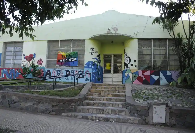 Empresa que se presentó a una licitación es la misma que hizo mal la obra de la Escuela 1