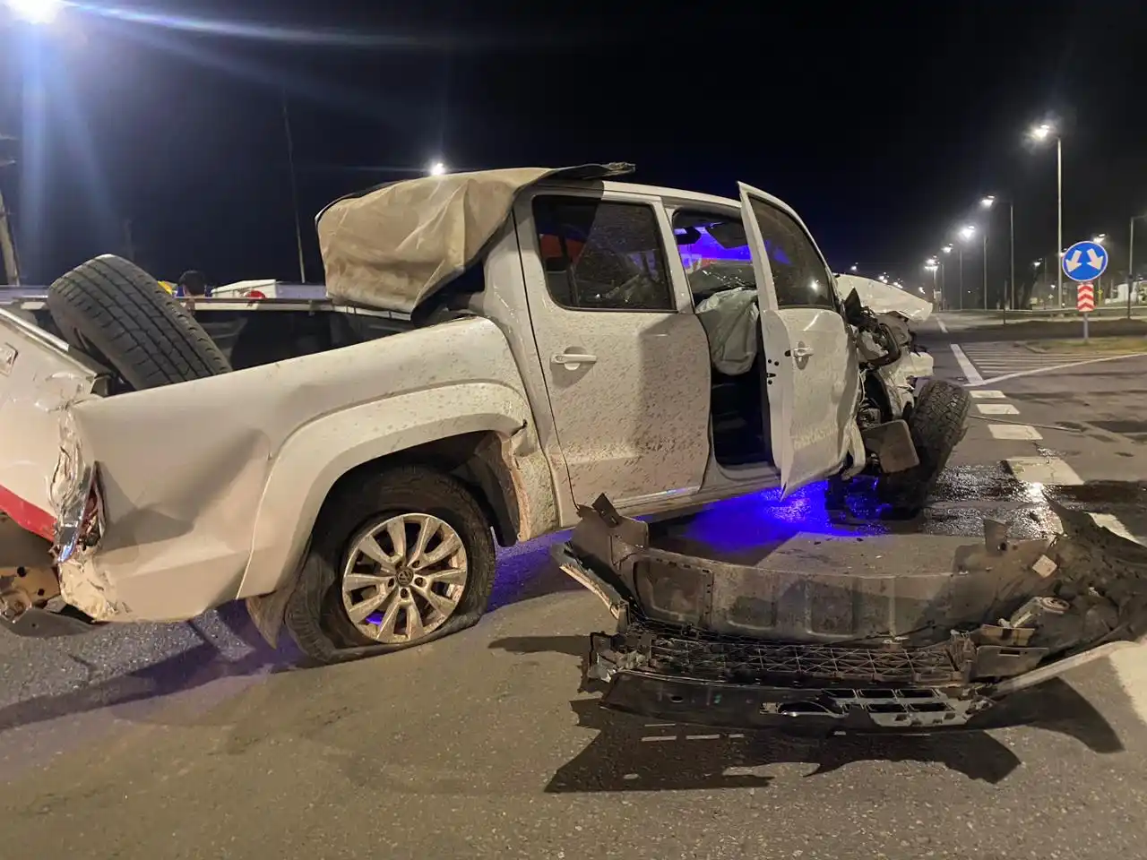 La camioneta fue la mayor afectada. Crédito: Bomberos de Venado Tuerto.