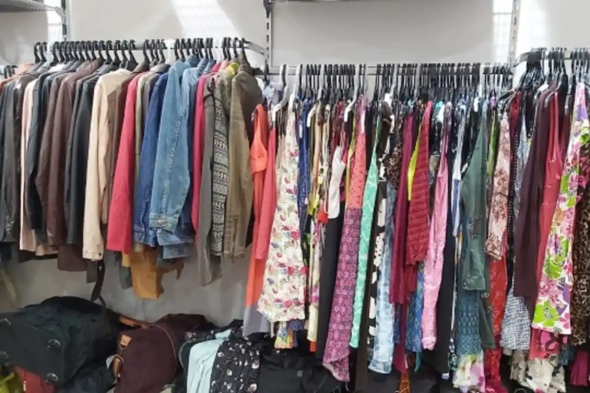 El 5 y 6 de mayo se realiza una feria de ropa para recaudar fondos para terminar las obras del Hogar de Ancianos