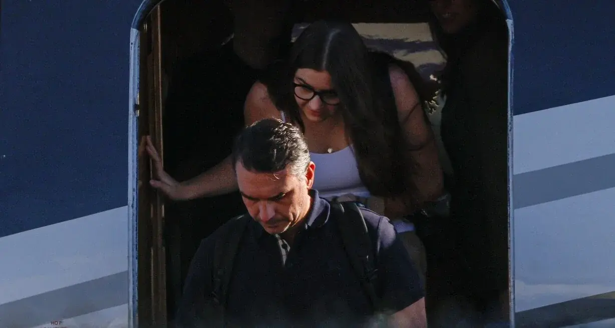 Flávio Bolsonaro llegó a Estados Unidos tras un vuelo privado que incluyó escalas en Argentina y Ecuador