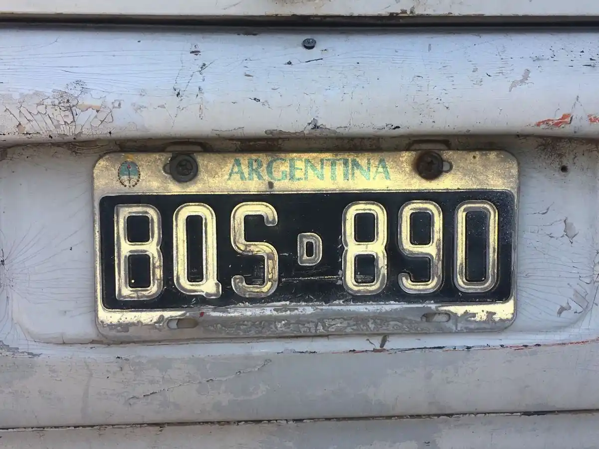 Buscan patente BQS 890