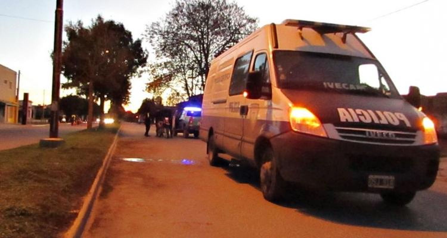 Un joven murió al impactar contra una columna