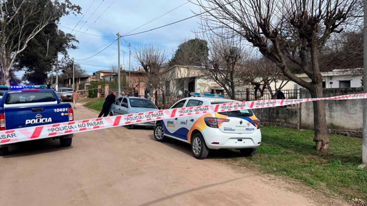 Investigan la muerte de un vecino de 82 años hallado en su casa de Villa Los Aromos, en el valle de Paravachasca