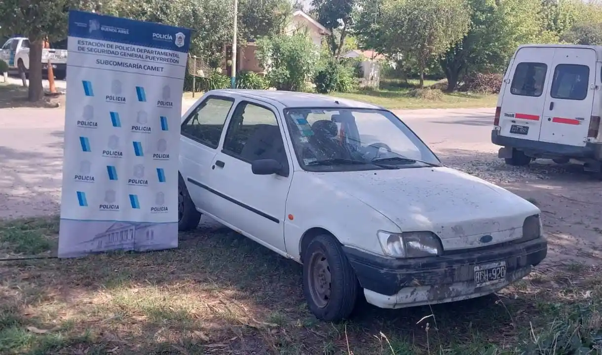 Se constató mediante consulta informática que el Ford Fiesta registraba pedido de secuestro.