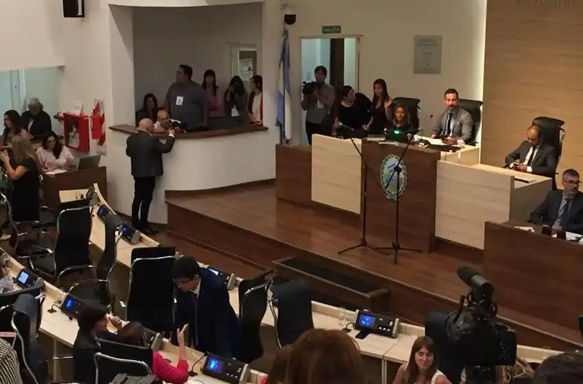 En una sesión breve y con Schmuck como presidenta, se definió el ‘nuevo’ Concejo Municipal