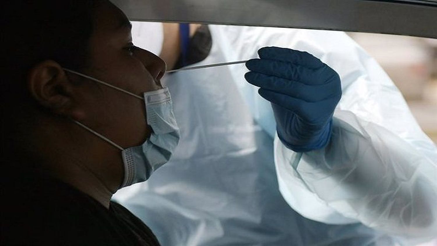 Una mujer que llegó de Europa: Chile detecta primer caso de cepa británica de COVID-19