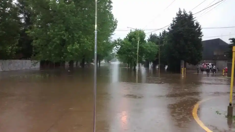 Temporal: Desastre natural y al menos 500 evacuados en Marcos Paz