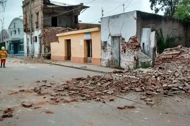 Salta: tras el sismo demuelen y reconstruyen viviendas