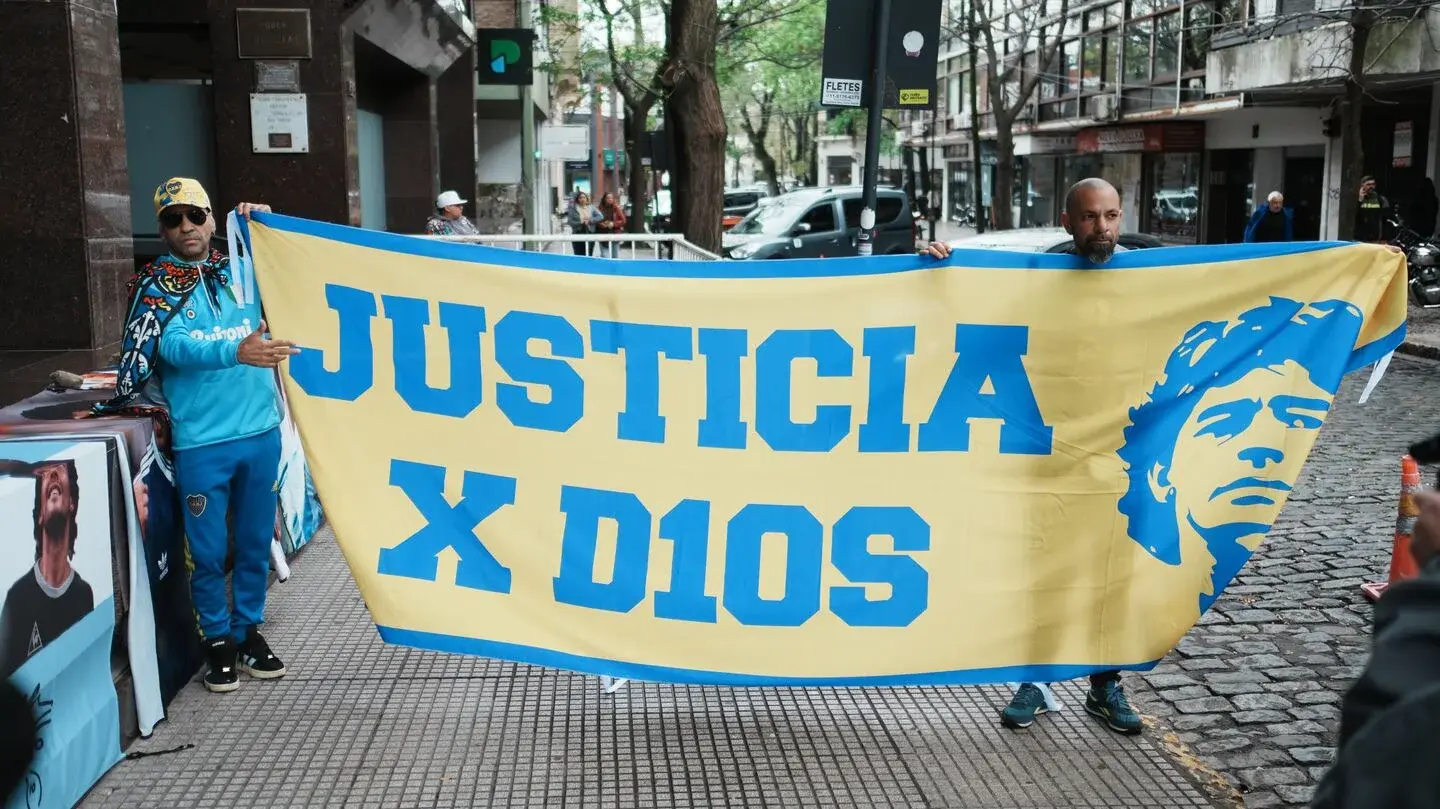 Juicio por la muerte de Maradona: empiezan los alegatos que definirán el futuro de los siete acusados por homicidio .