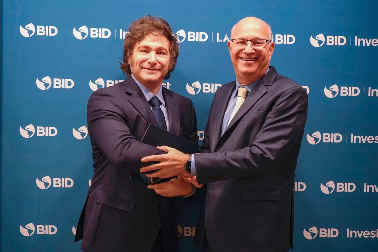 El presidente Javier Milei junto al titular del BID, Ilan Goldfajn