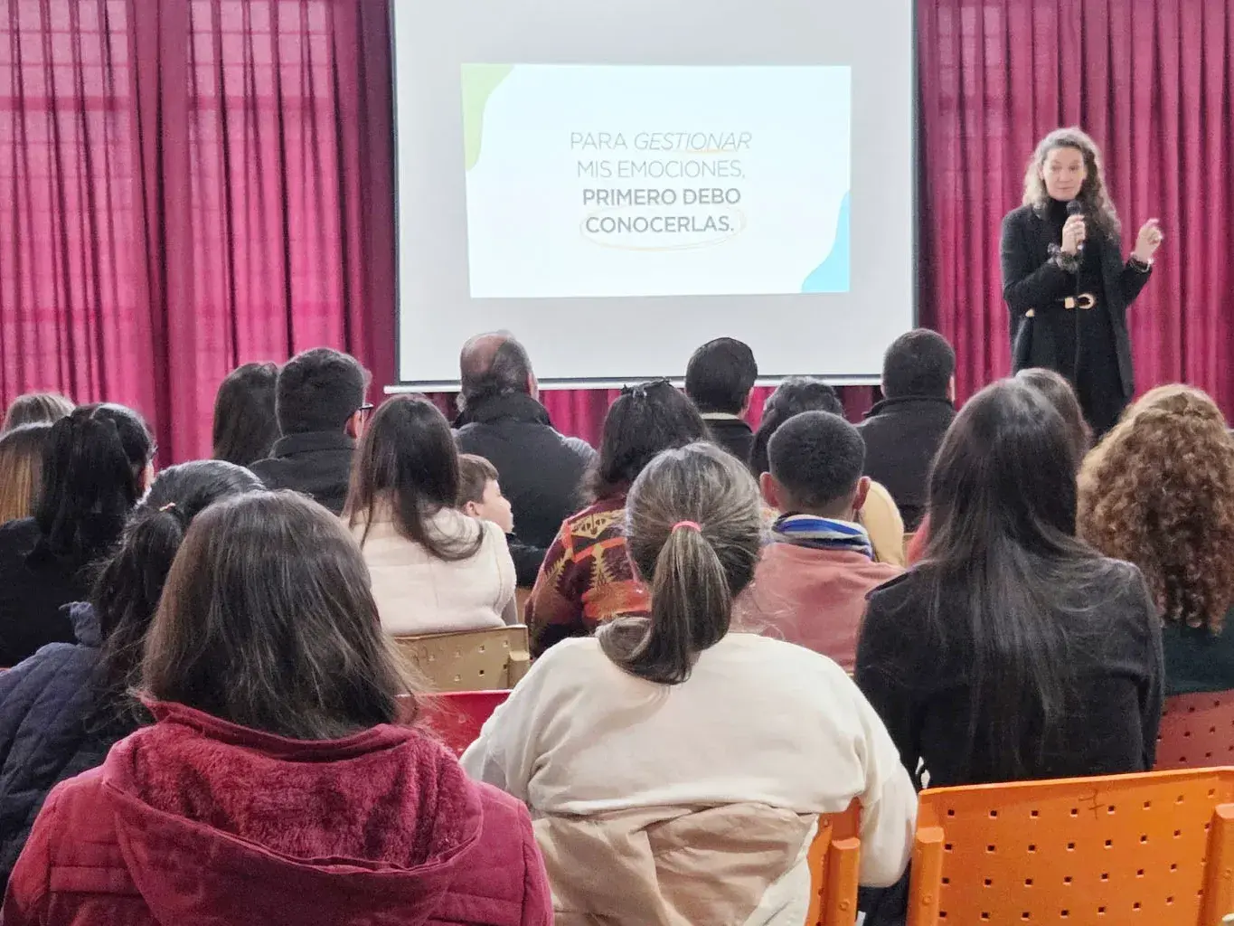 La provincia brindó herramientas a familias de Concordia para acompañar los desafíos en la crianza