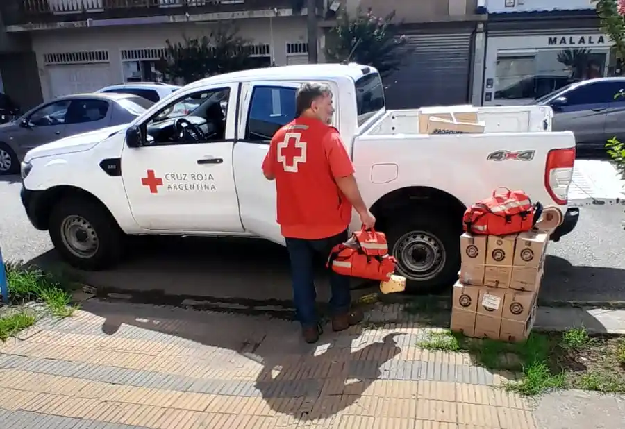 Cargando elementos en la camioneta