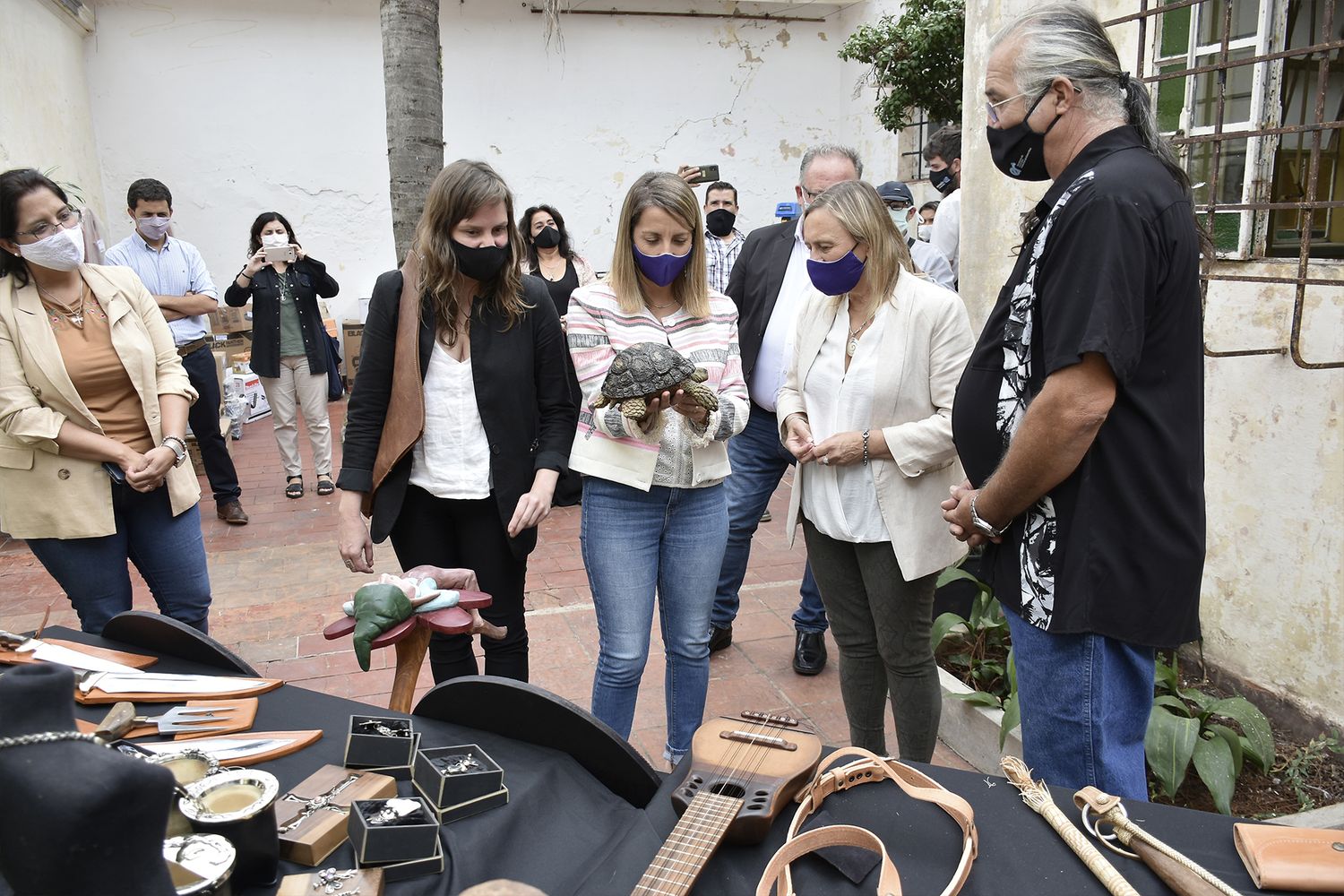 Promueven políticas de apoyo al trabajo de los artesanos