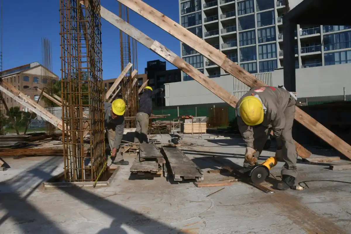 La industria marcó para el EMAE una caída de -9.2 %.