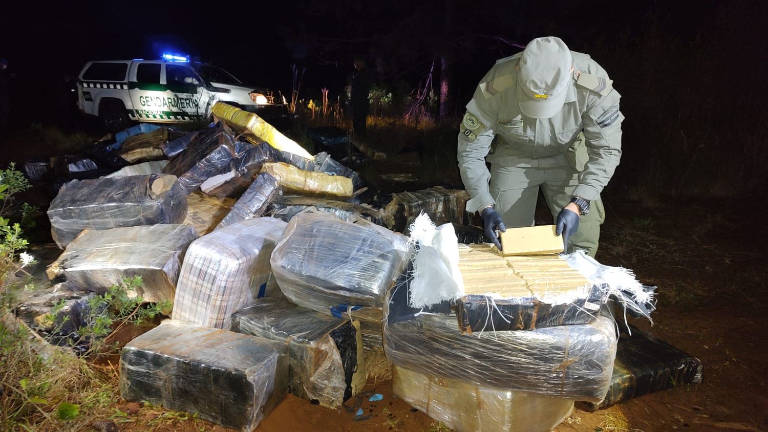 Encuentran casi 4000 kilos de marihuana