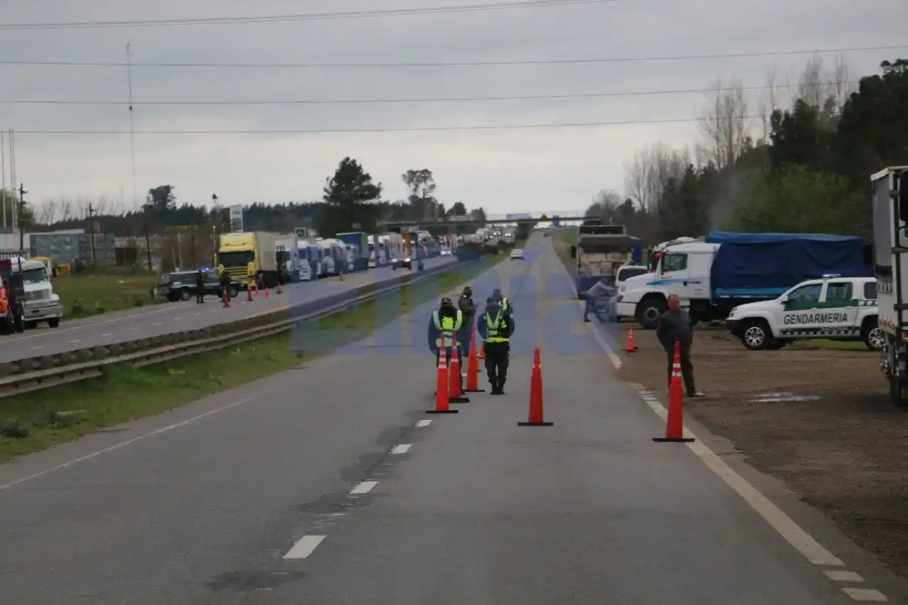 Las 10 fotos del paro de camioneros y la "situación límite" que motivó la protesta
