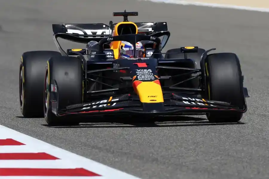 Verstappen dominó el primer test en Bahrein