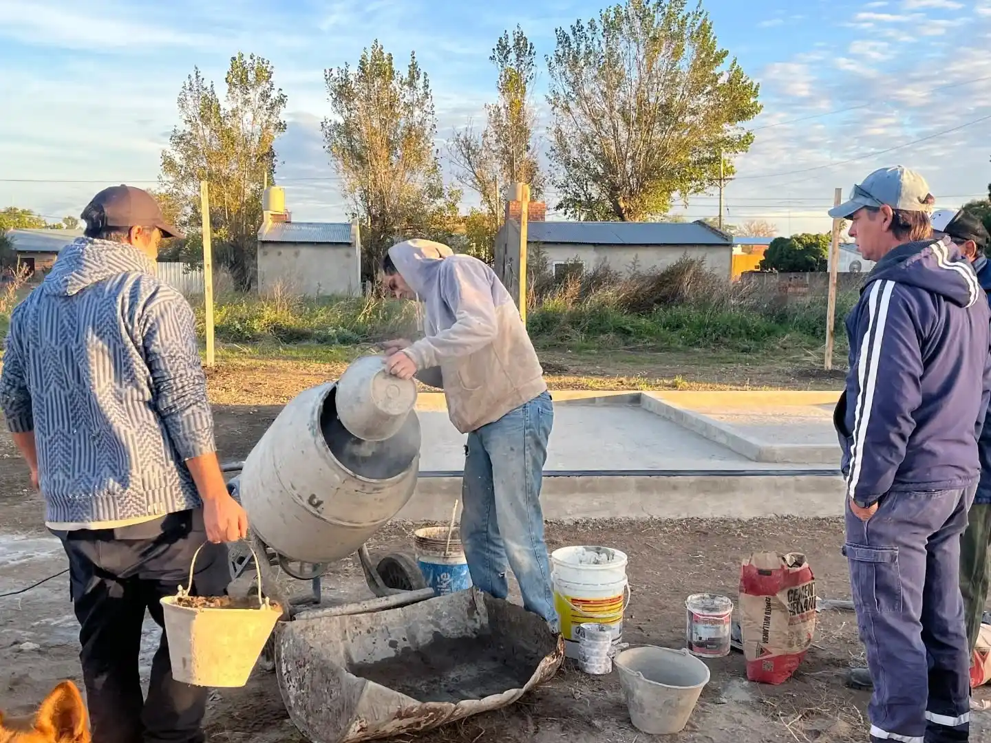 Construcción. Seis familias comenzaron la construcción de su vivienda