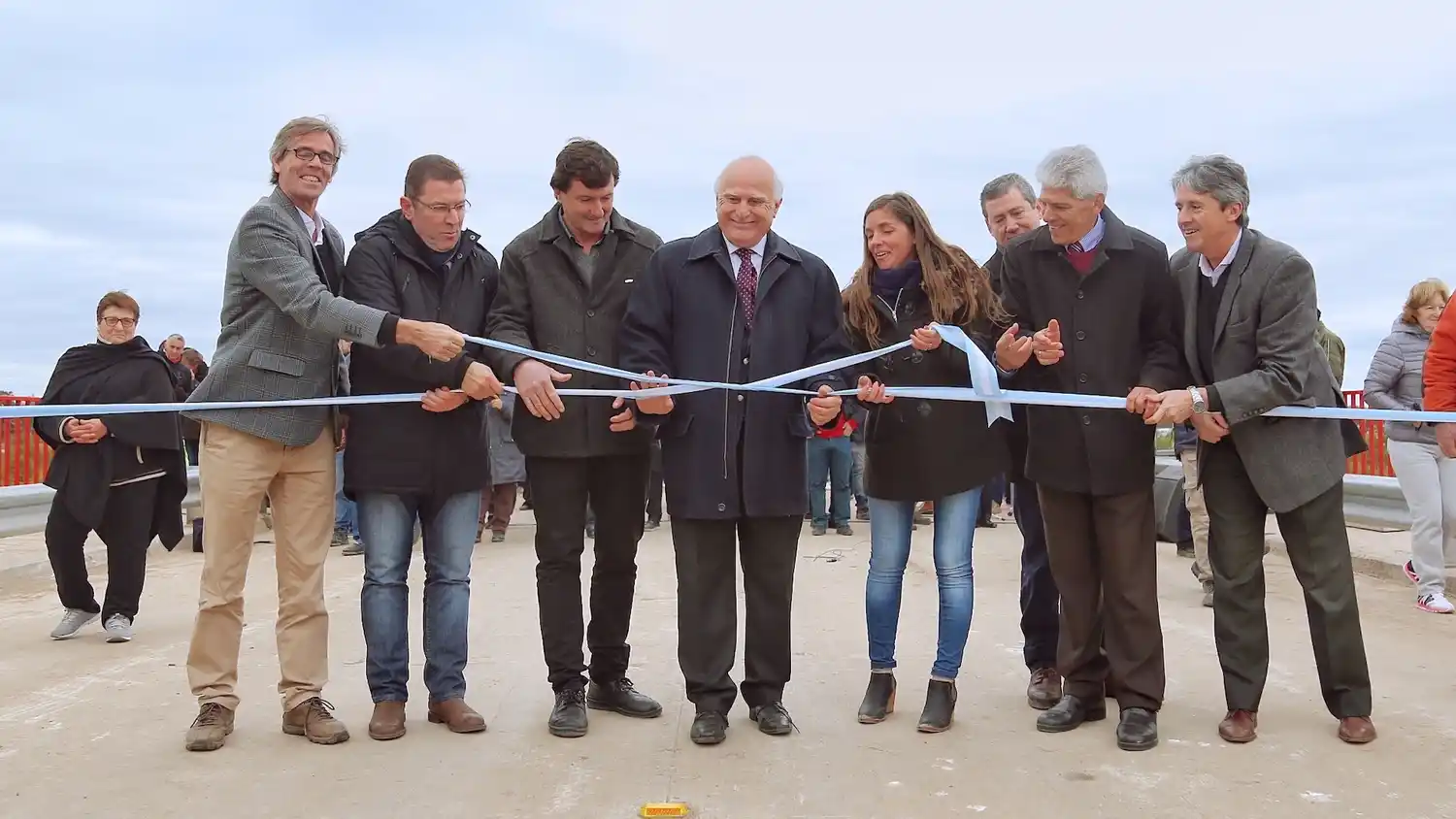 Lifschitz inauguró un puente sobre el arroyo Saladillo Amargo
