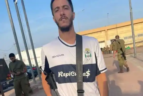 Un argentino se sumó al ejército de Israel y combate con las camisetas de Gimnasia y Messi