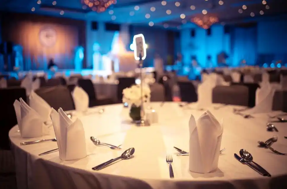 Habilitan salones de eventos en San Isidro: Por protocolo Covid, no se permite bailar y en boda solo pueden los novios