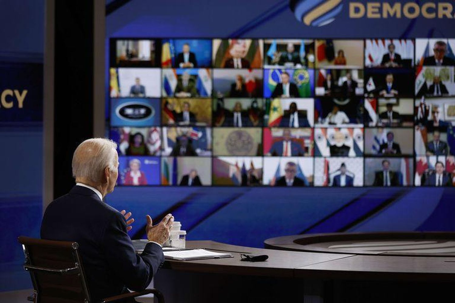 Empezó la Cumbre Mundial por la Democracia