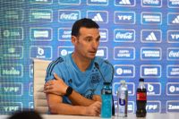 Sorpresa en los jugadores de la Selección y enojo de los directivos por la posible salida de Scaloni