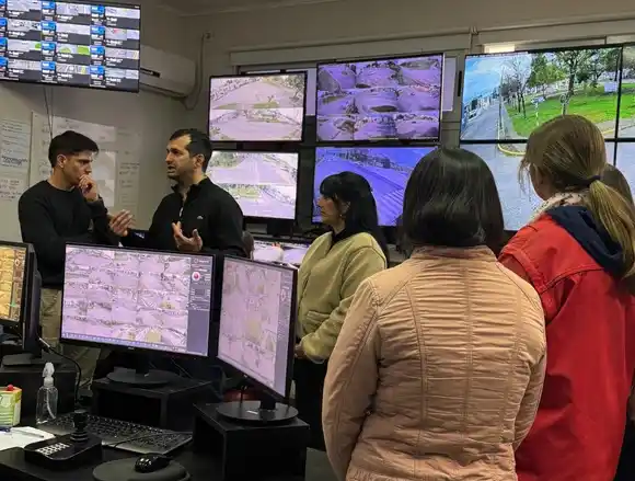 Estudiantes visitaron el Centro de Monitoreo