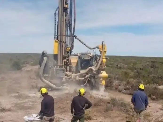 La búsqueda de uranio y vanadio se realiza a escasa profundidad.