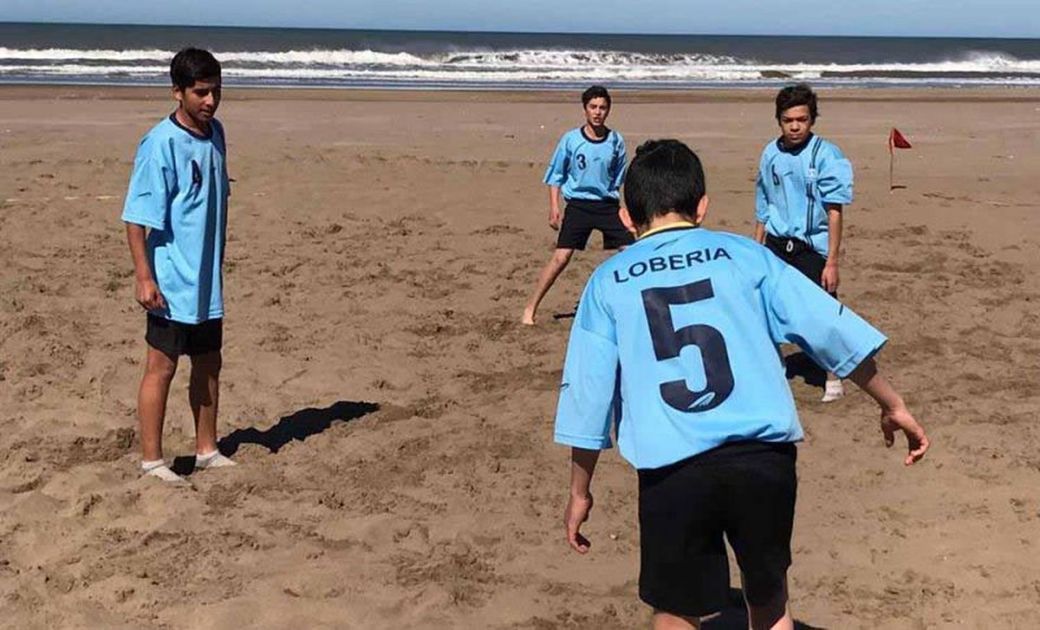 LOBERÍA: Loberenses compitieron en fútbol playero en Necochea