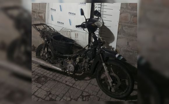 Aprehendieron a dos menores que circulaban en una moto robada