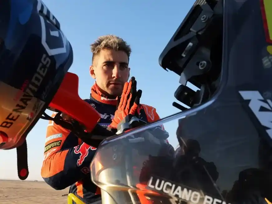 Benavides resiste en la cima y avisa que irá por todo hasta el final. Crédito: Reuters/Stephane Mahe