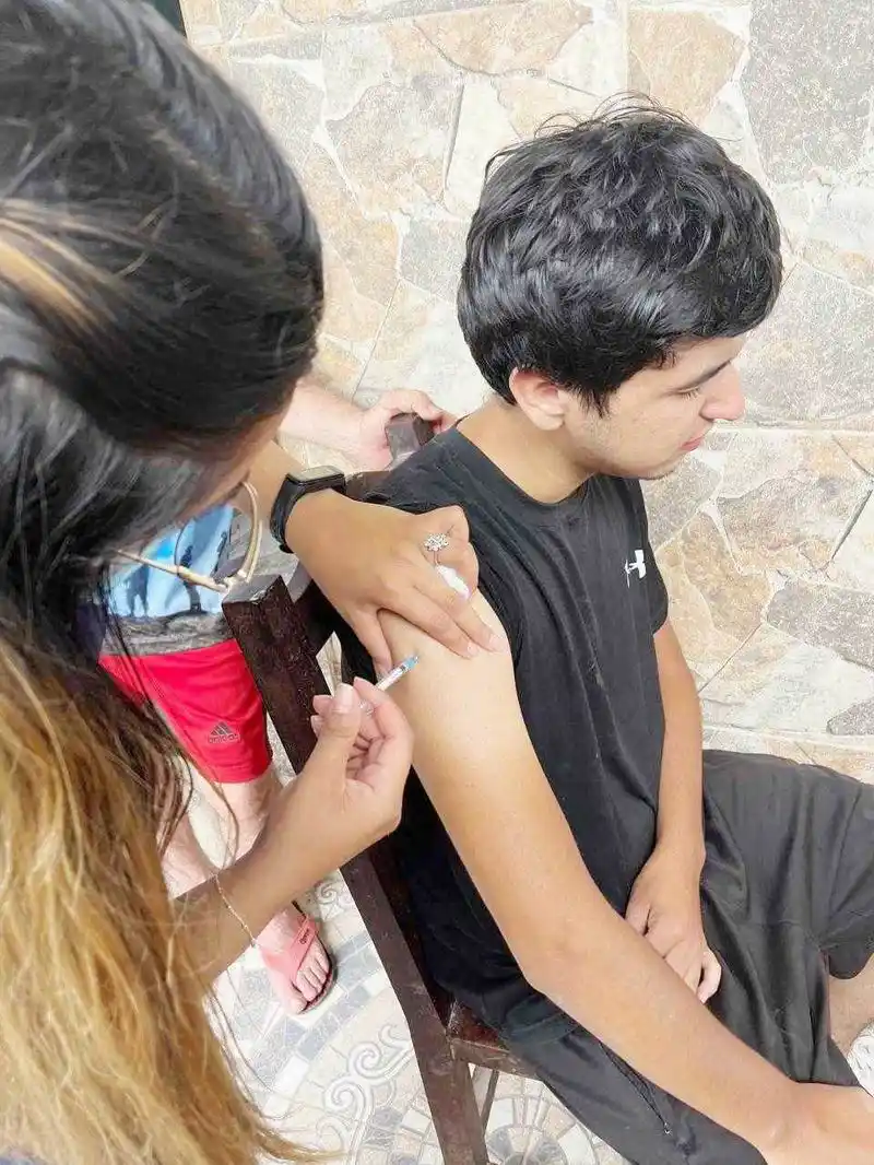 Siguen intensificando la vacunación 
contra el coronavirus en toda la provincia