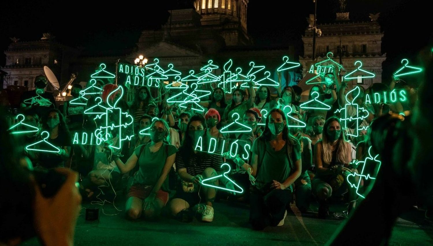 “Adiós a las perchas”: la intervención que realizó Amnistía Internacional