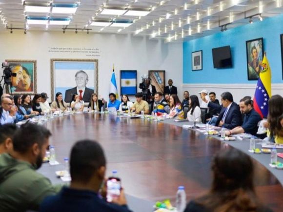"Llamo al diálogo y al trabajo mancomunado": Maduro a la oposición que participó el 27JUL