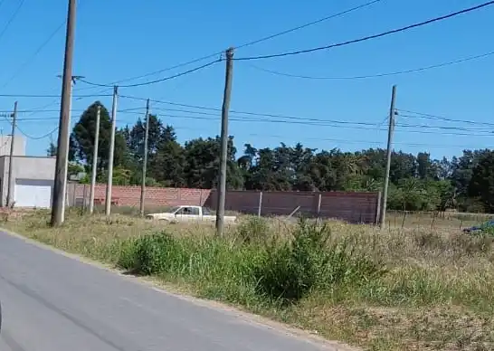 Chocó a una adolescente y huyó del lugar