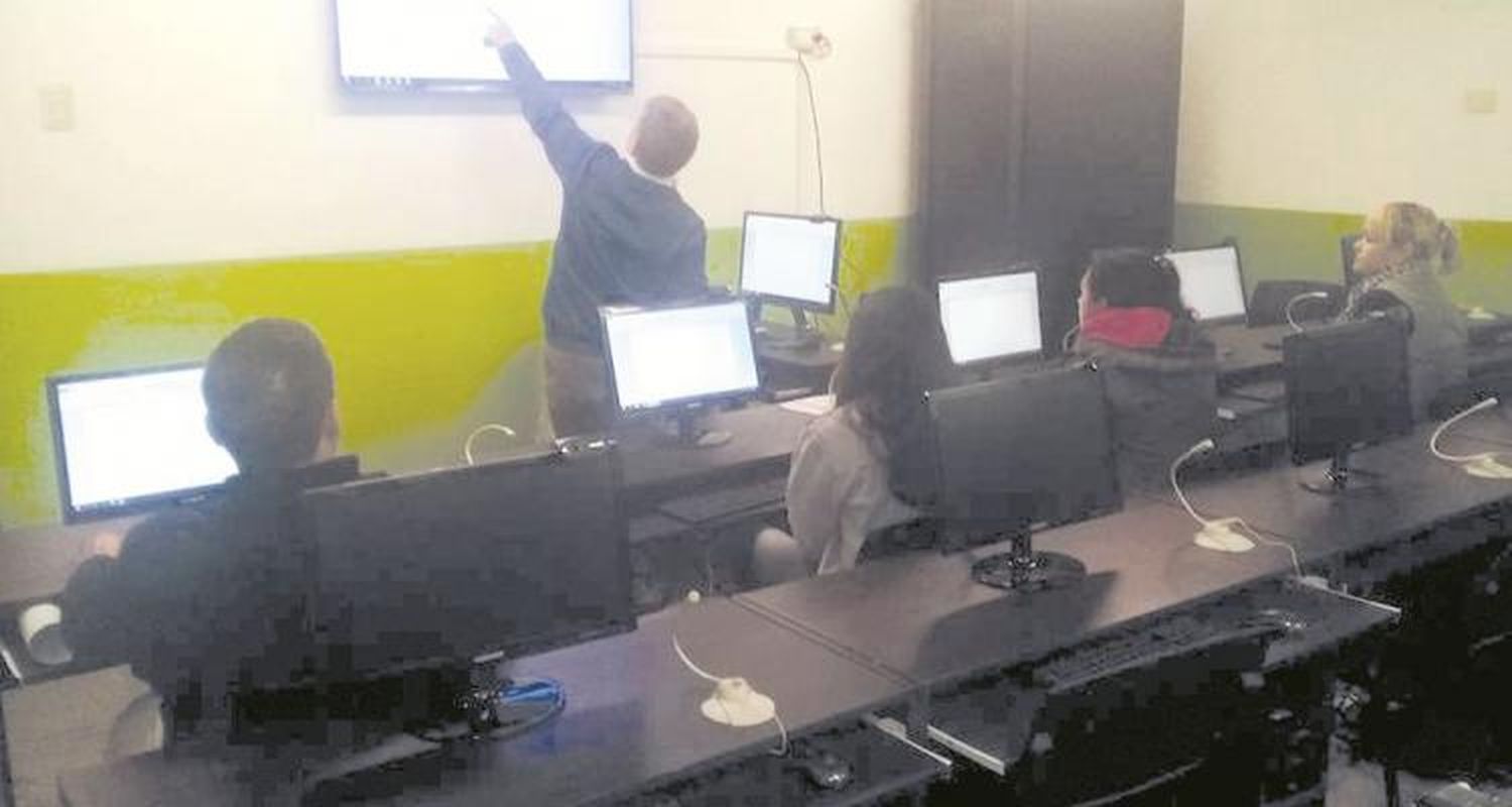 Punto Digital: Abrieron los cursos de Alfabetización