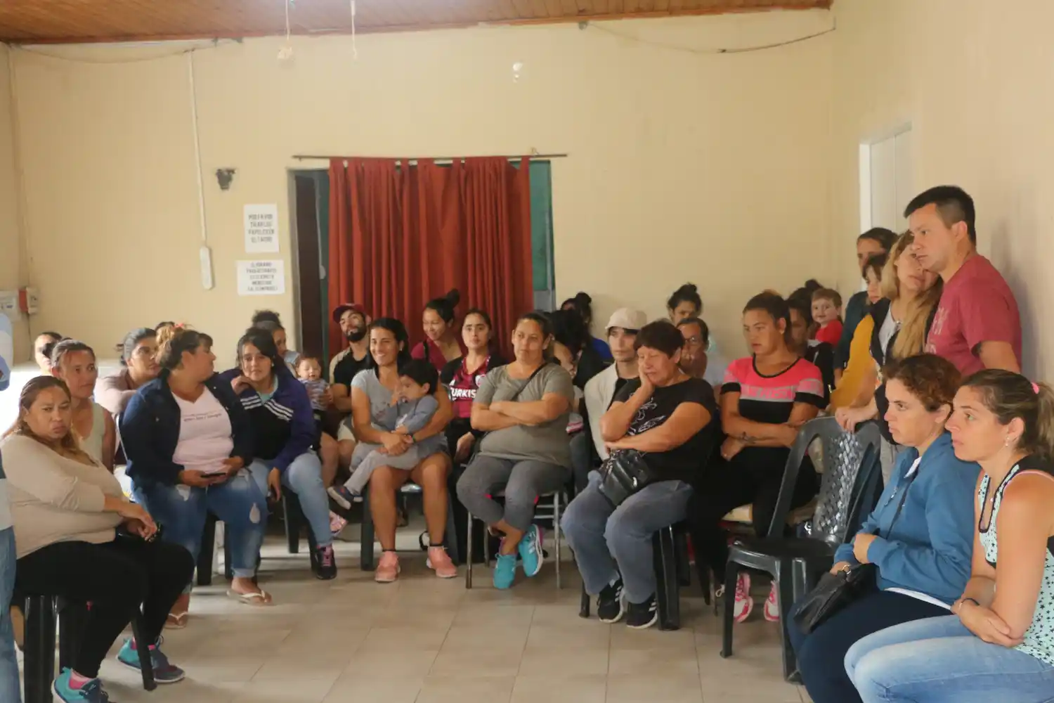  Los vecinos de La Cuchilla seguirán juntando firmas en el centro de la ciudad 