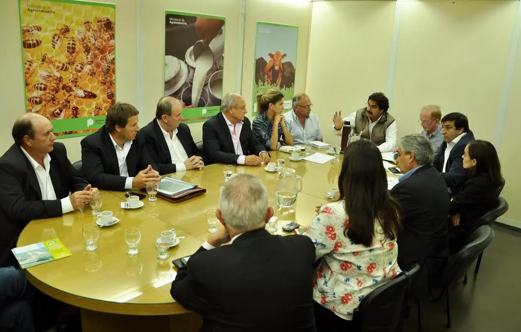 Sarquís se reunió con tamberos por la emergencia climática que impacta en el sector