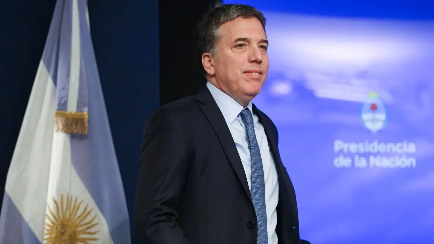 Dujovne pidió «paciencia»: «Nos espera un momento duro, pero saldremos adelante»