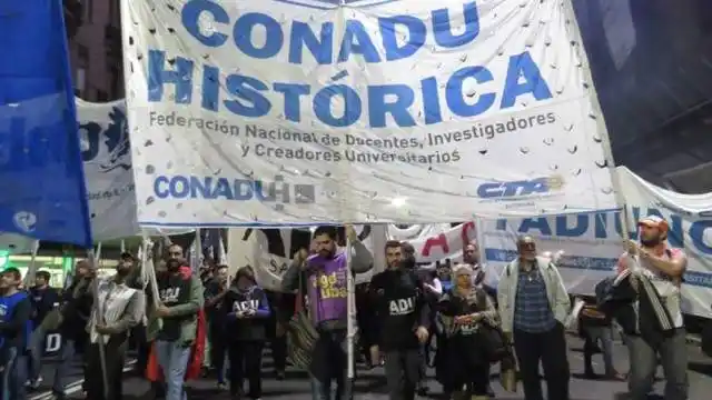 Finocchiaro convocó a docentes universitarios para el lunes