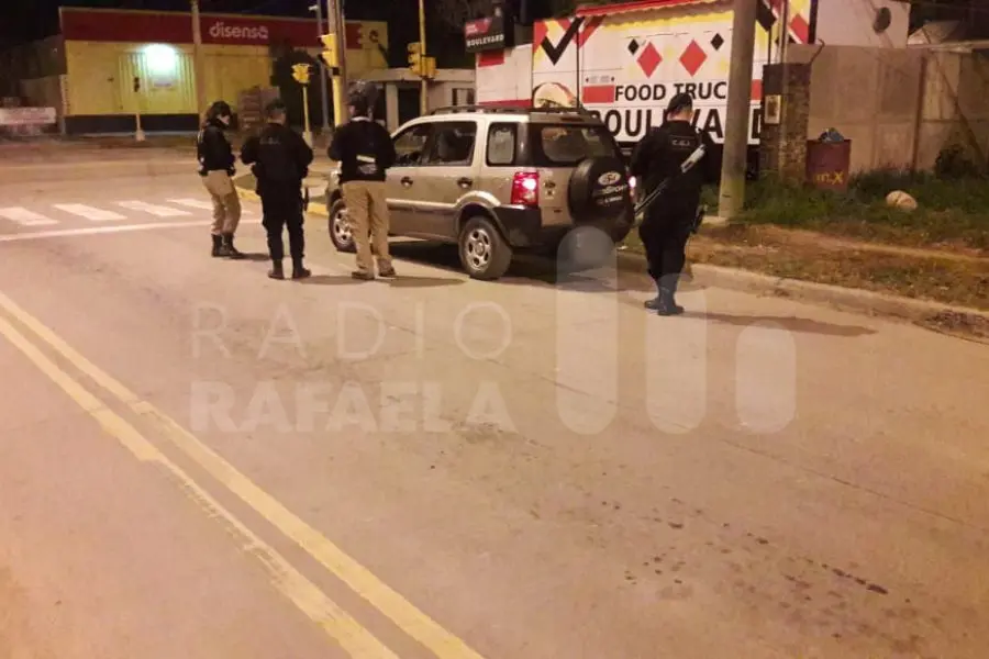 Con la camioneta en marcha, se quedó dormido en un semáforo: estaba alcoholizado
