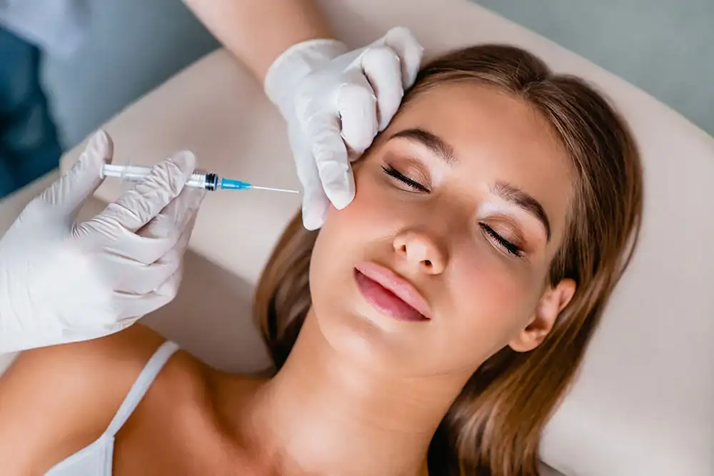 La toxina botulínica se utiliza para abordar desde arrugas faciales hasta migrañas y trastornos del estado de ánimo.