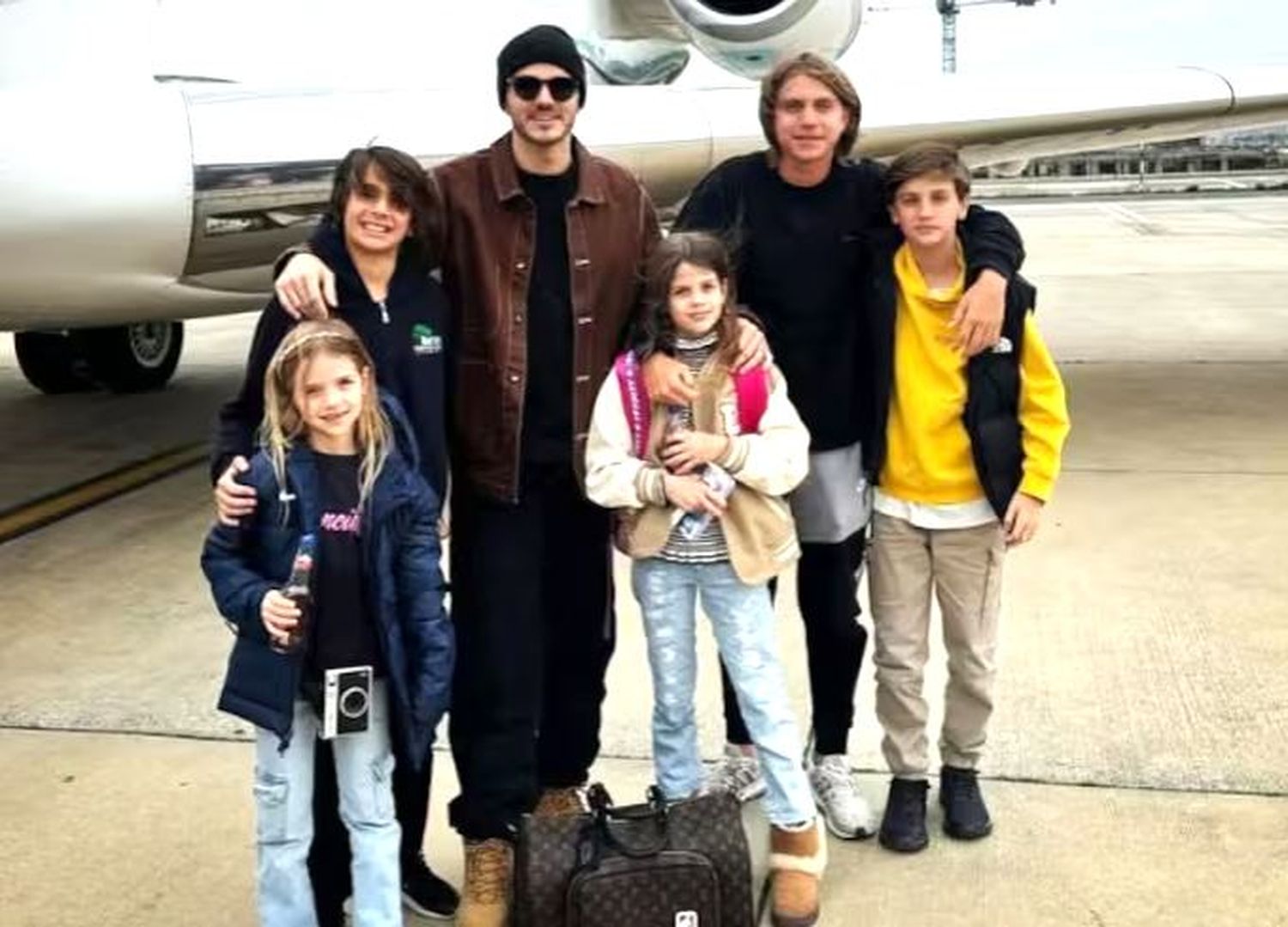 Mauri Icardi, su hija y los hijos de Wanda Valentino, Constantino y Benedicto