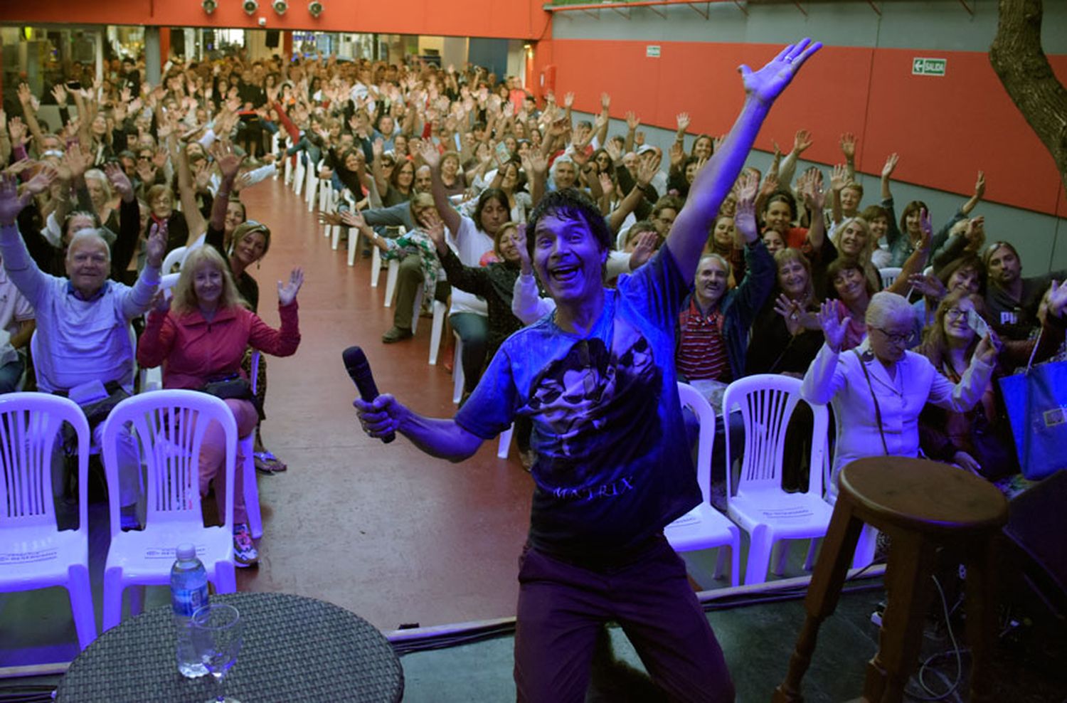 Claudio María Domínguez y una noche de tributos en Espacio Clarín