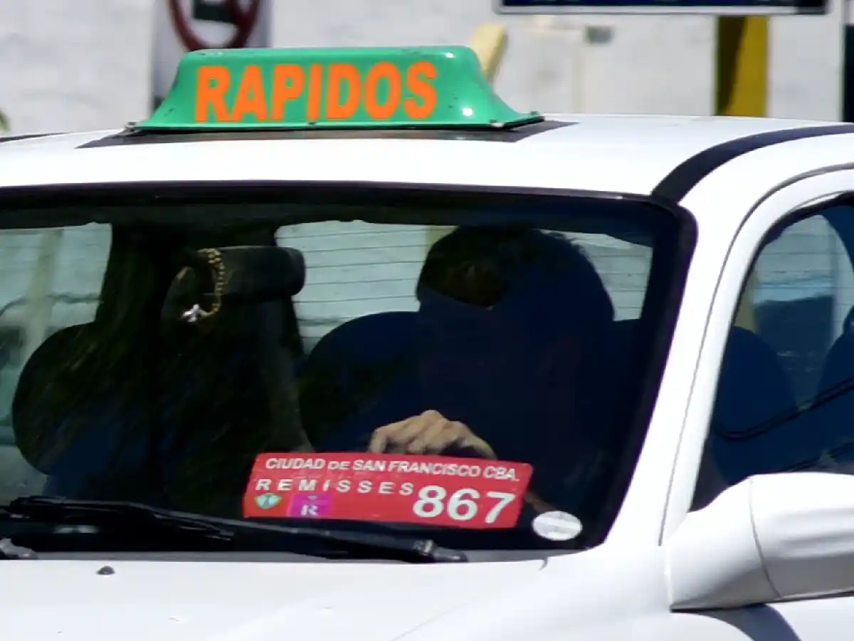 Viajar en  remis en la ciudad ahora es 30 %  más caro 